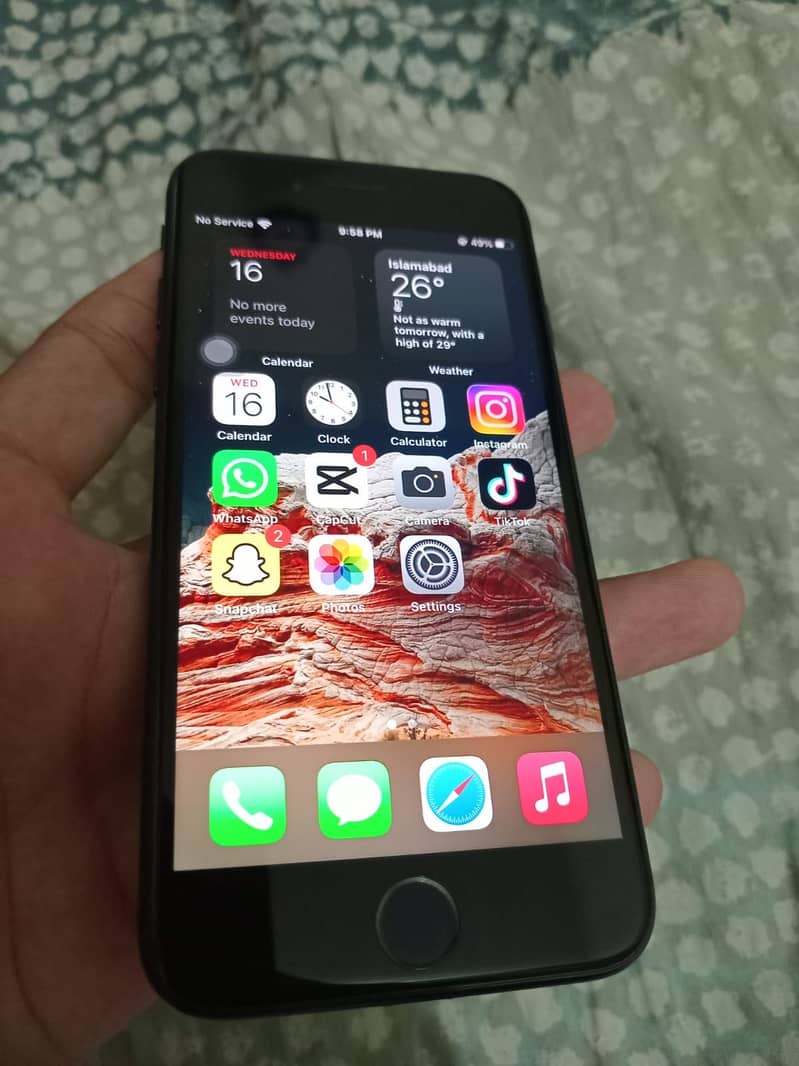 Apple iPhone 7 1