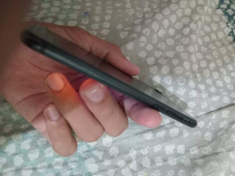 Apple iPhone 7 3