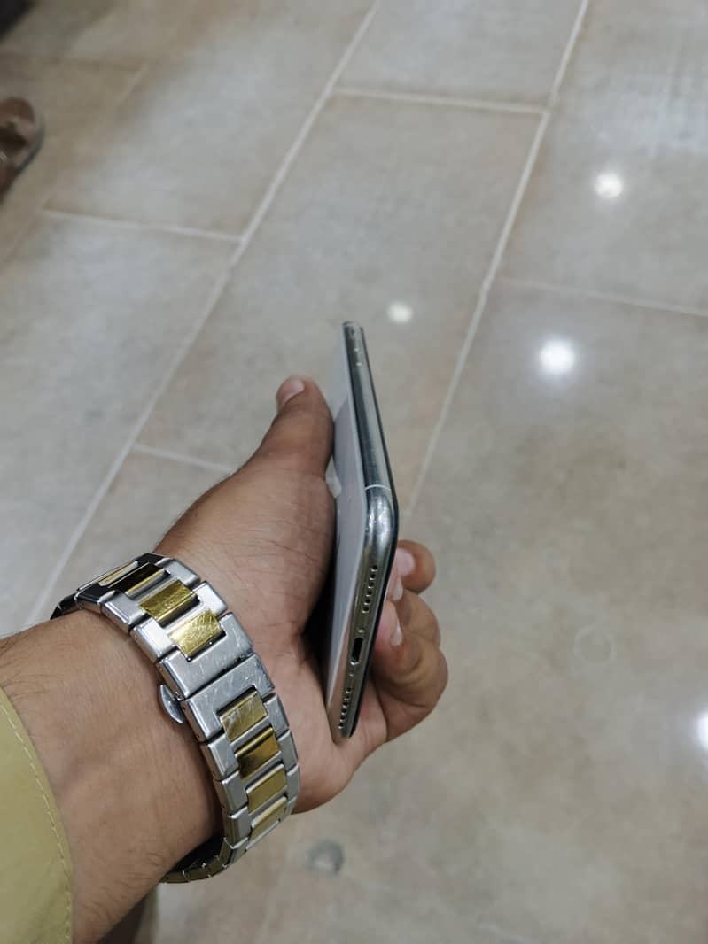 Apple iPhone X 3