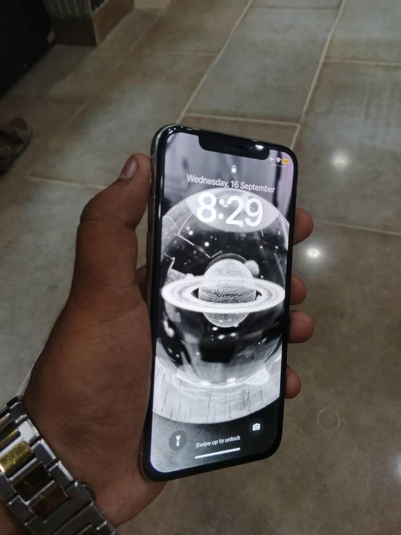 Apple iPhone X 4