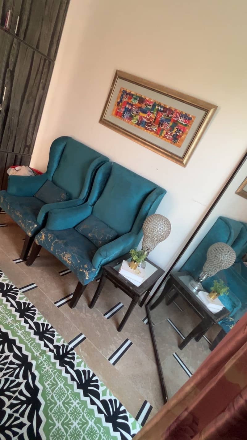 Sofa chairs with table 0