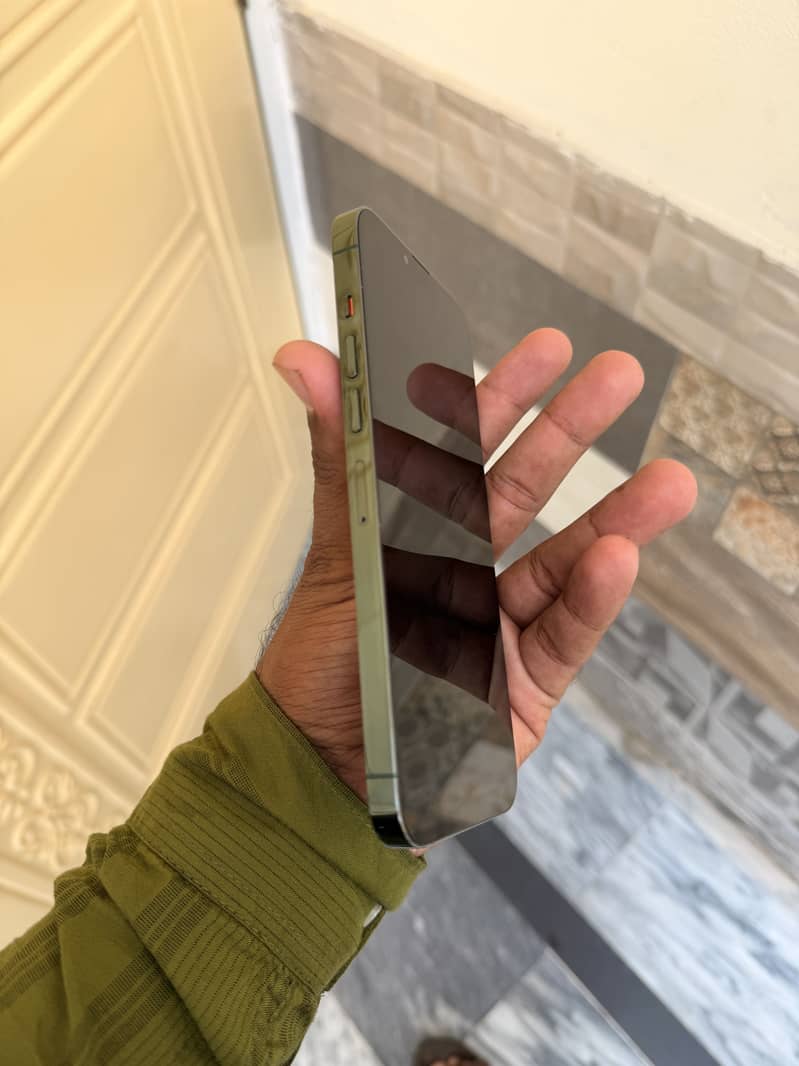 Apple iPhone 13 Pro Max 3