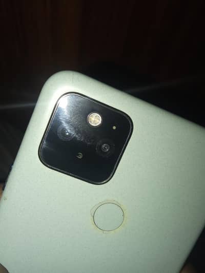 Google Pixel 5 pta ho jay ga (penel me line hey or dotes)
