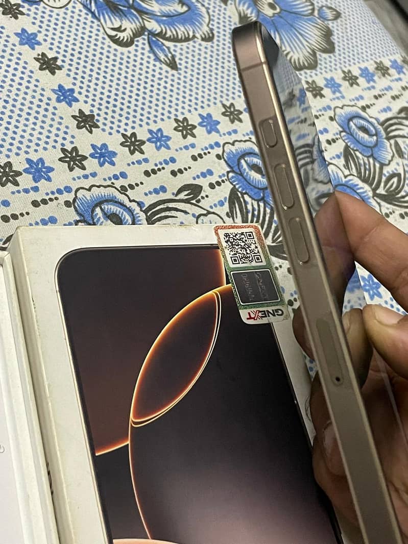 Apple iPhone 16 pro max 3