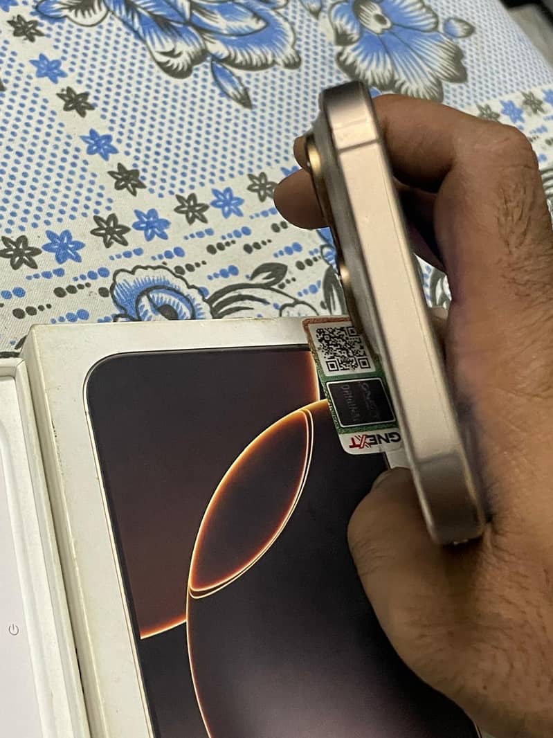 Apple iPhone 16 pro max 4