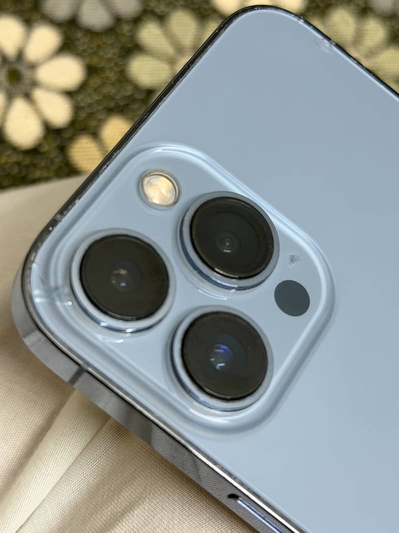 Apple iPhone 13 Pro Max 4