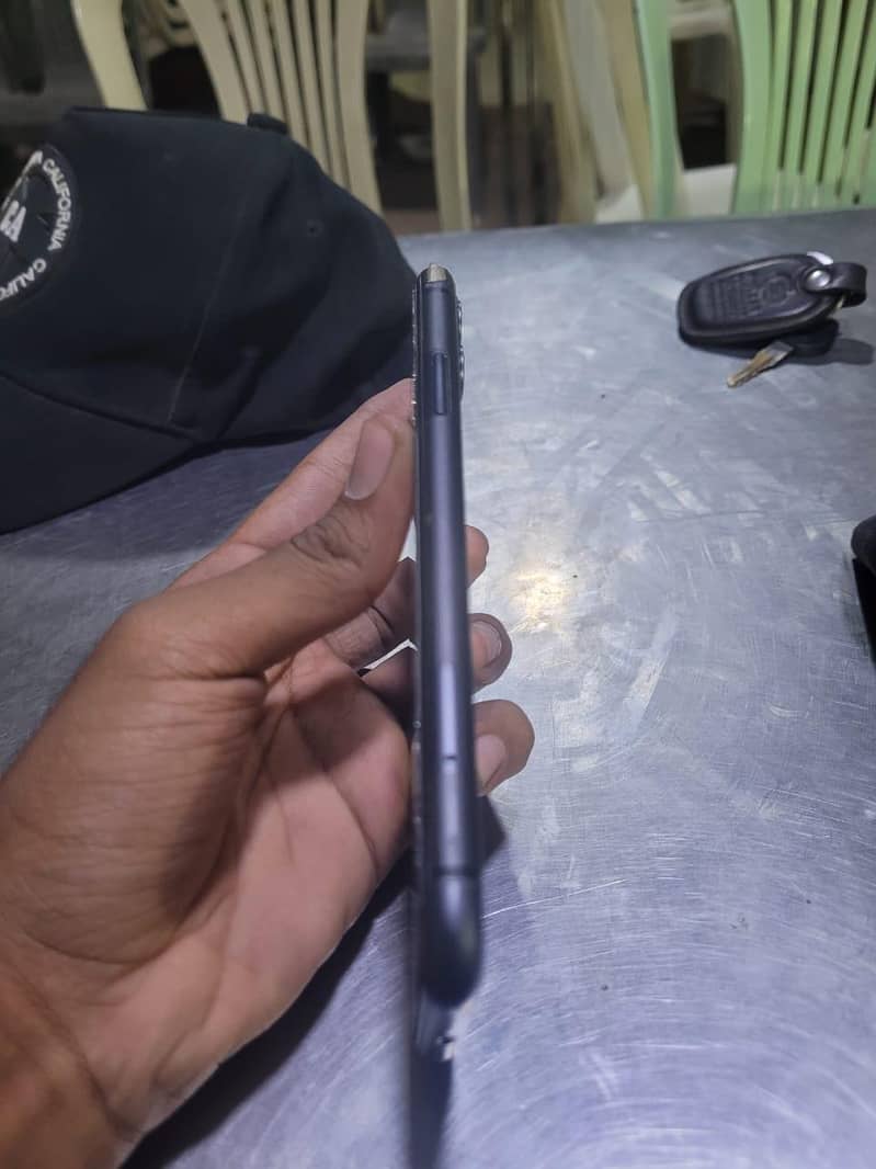 Apple iPhone 11 3