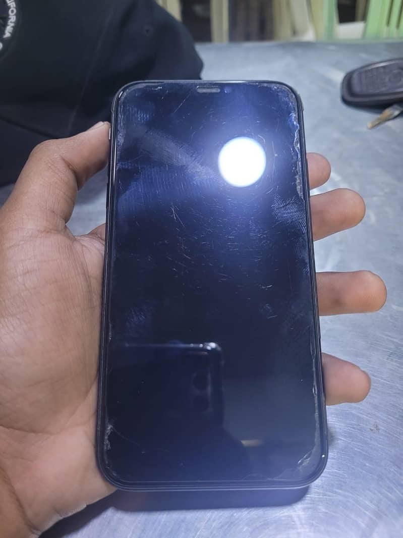 Apple iPhone 11 4