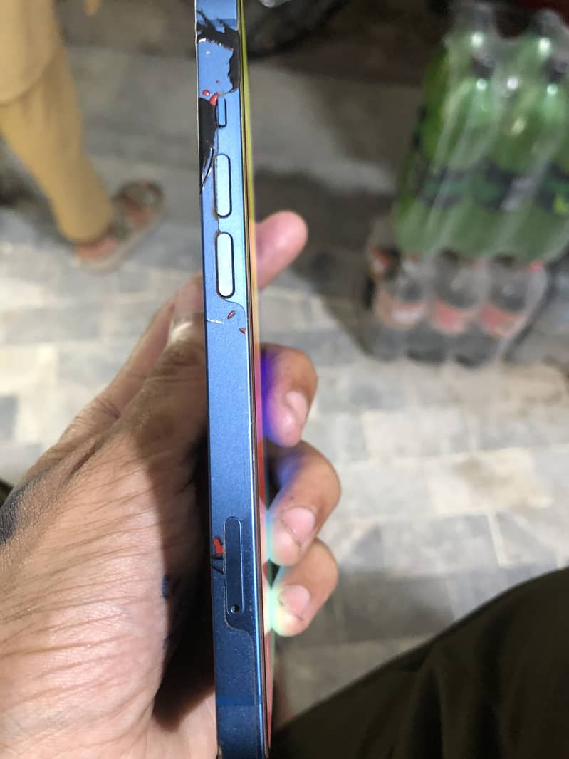 Apple iPhone 13 2