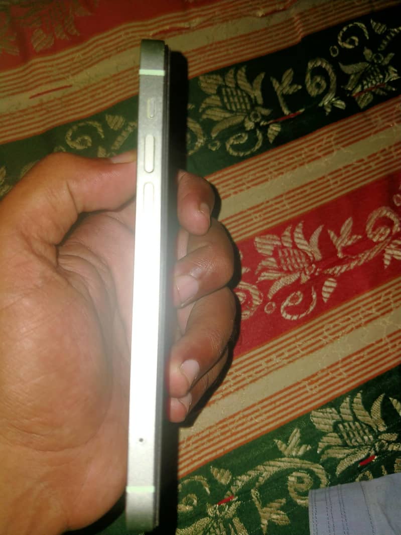 Apple iPhone 12 3