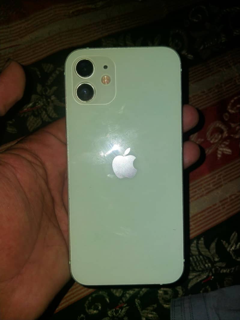 Apple iPhone 12 4
