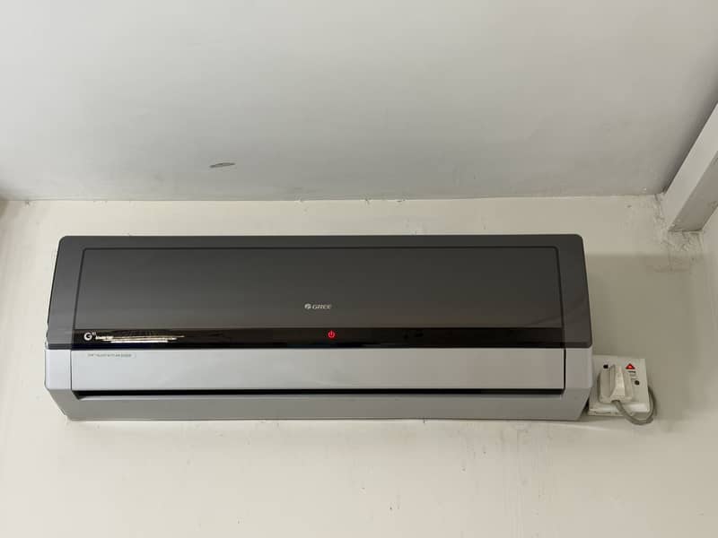Gree 1 ton split type  excellent condition 1