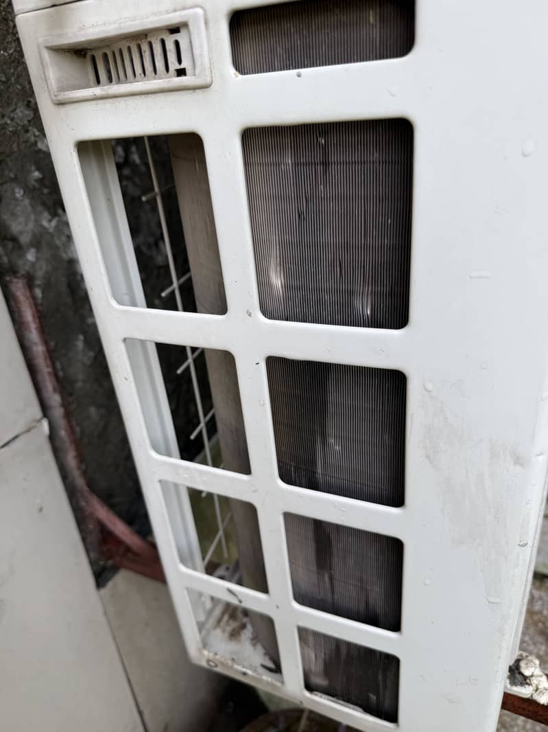 Gree 1 ton split type  excellent condition 3