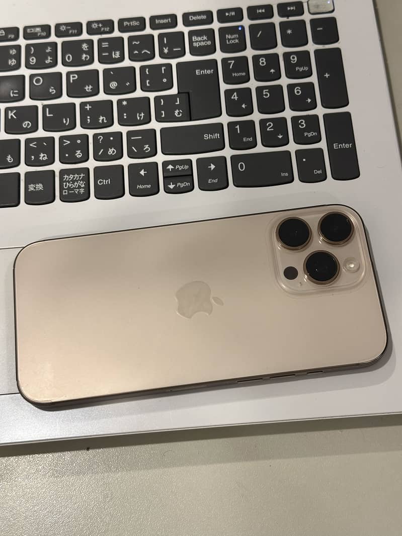Apple iPhone 16 Pro Max 0