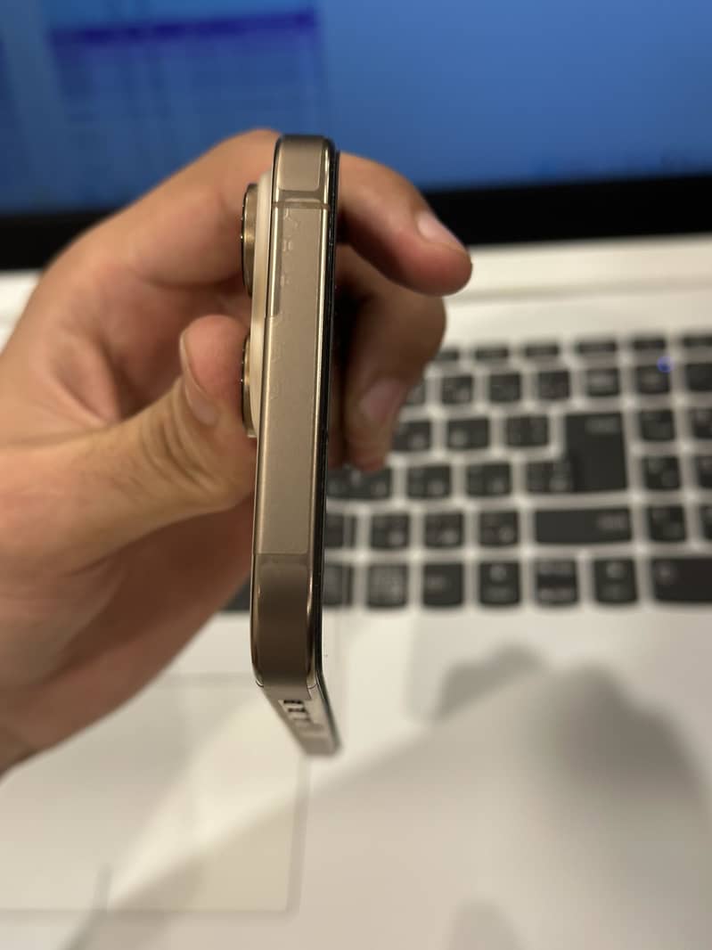 Apple iPhone 16 Pro Max 1