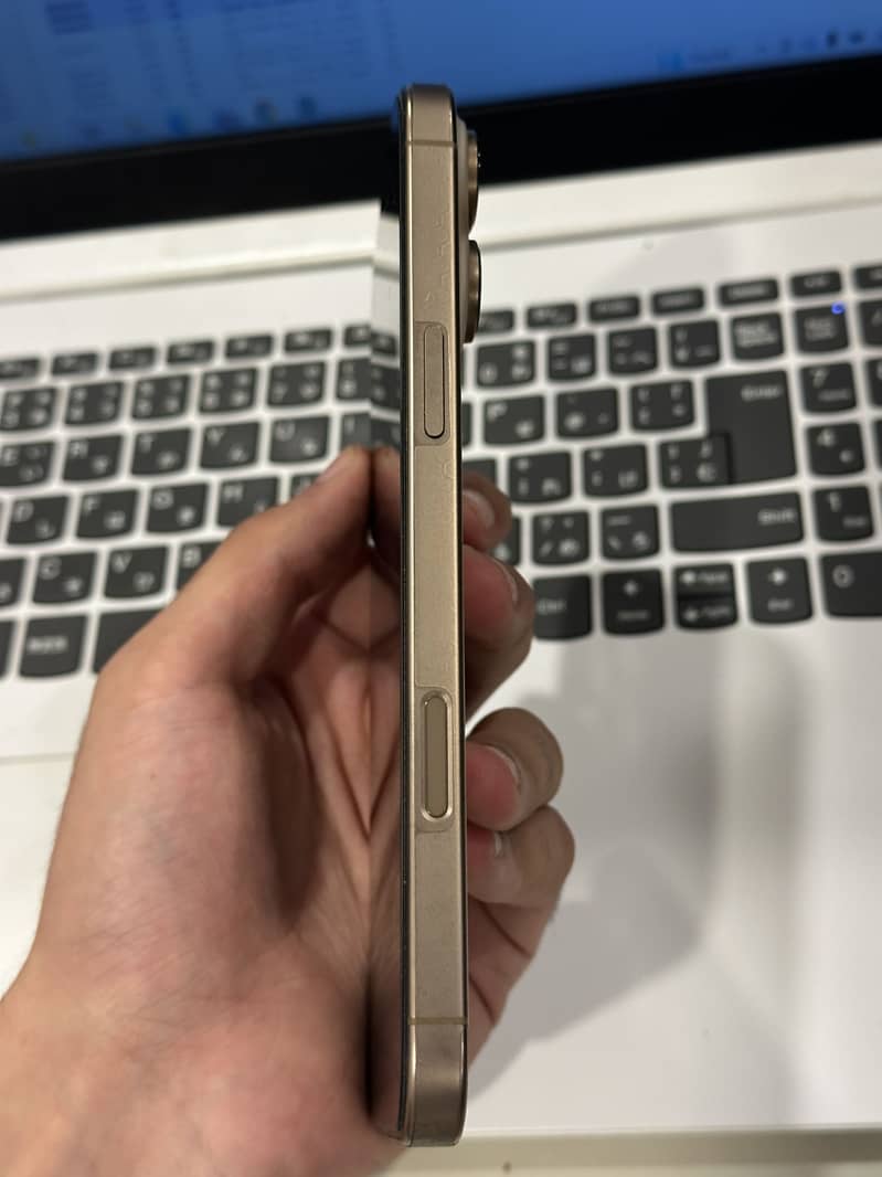 Apple iPhone 16 Pro Max 2