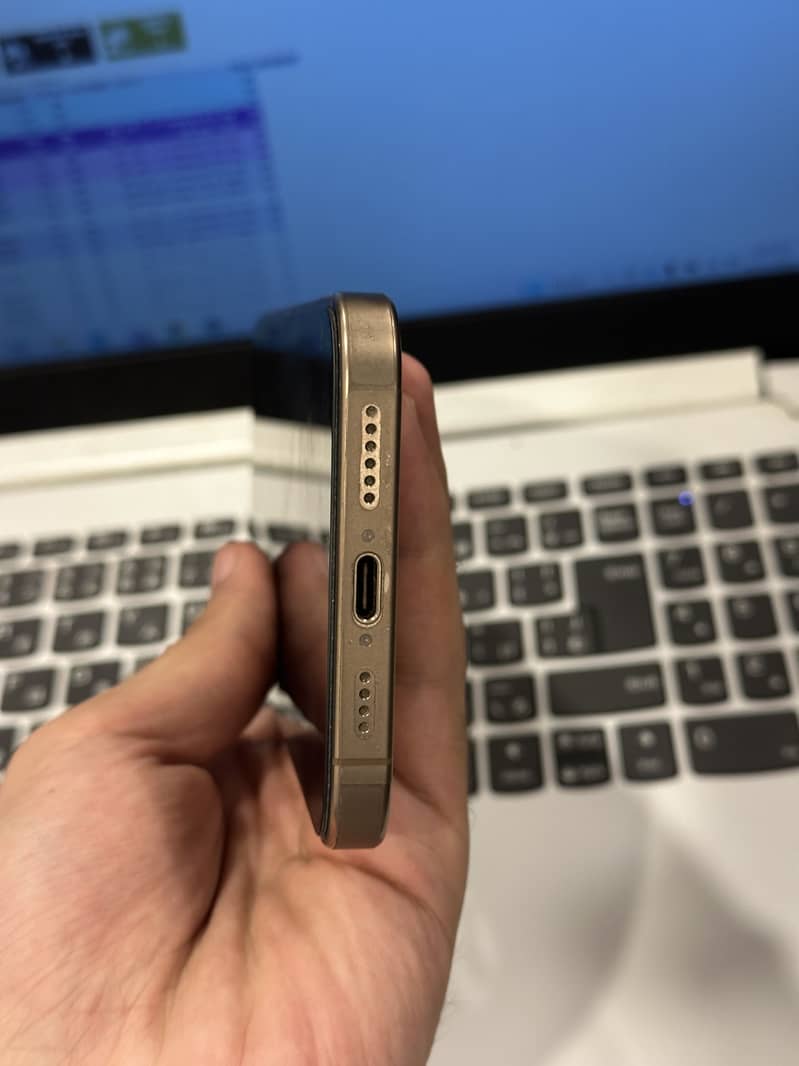Apple iPhone 16 Pro Max 3