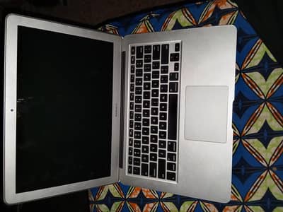 MacBook Air 2017 Core i7 | 8GB RAM | 128GB SSD | Excellent Condition