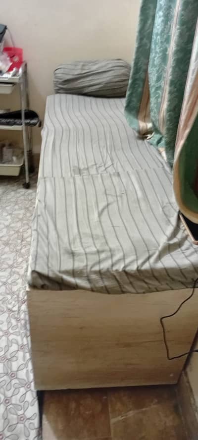 Single bed/facial bed for parlour