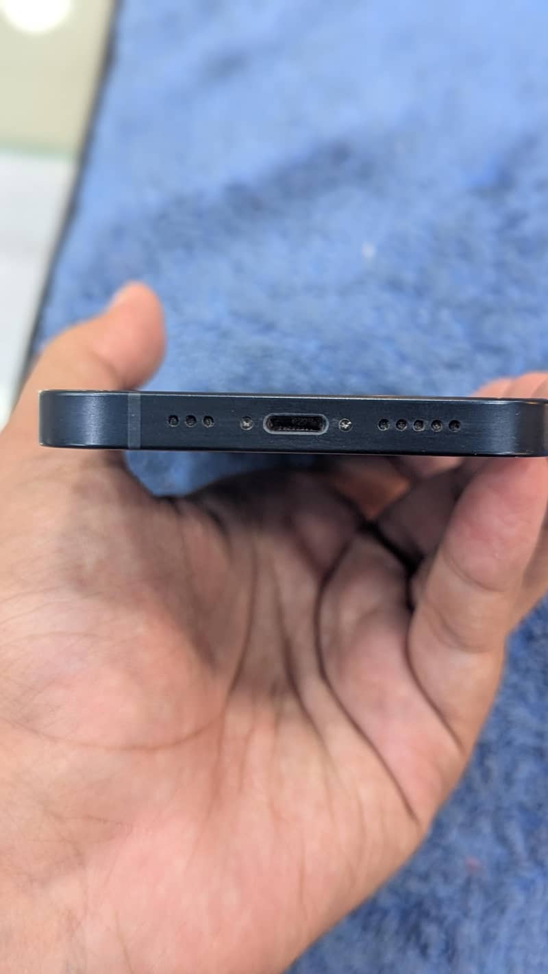 Apple iPhone 13 4