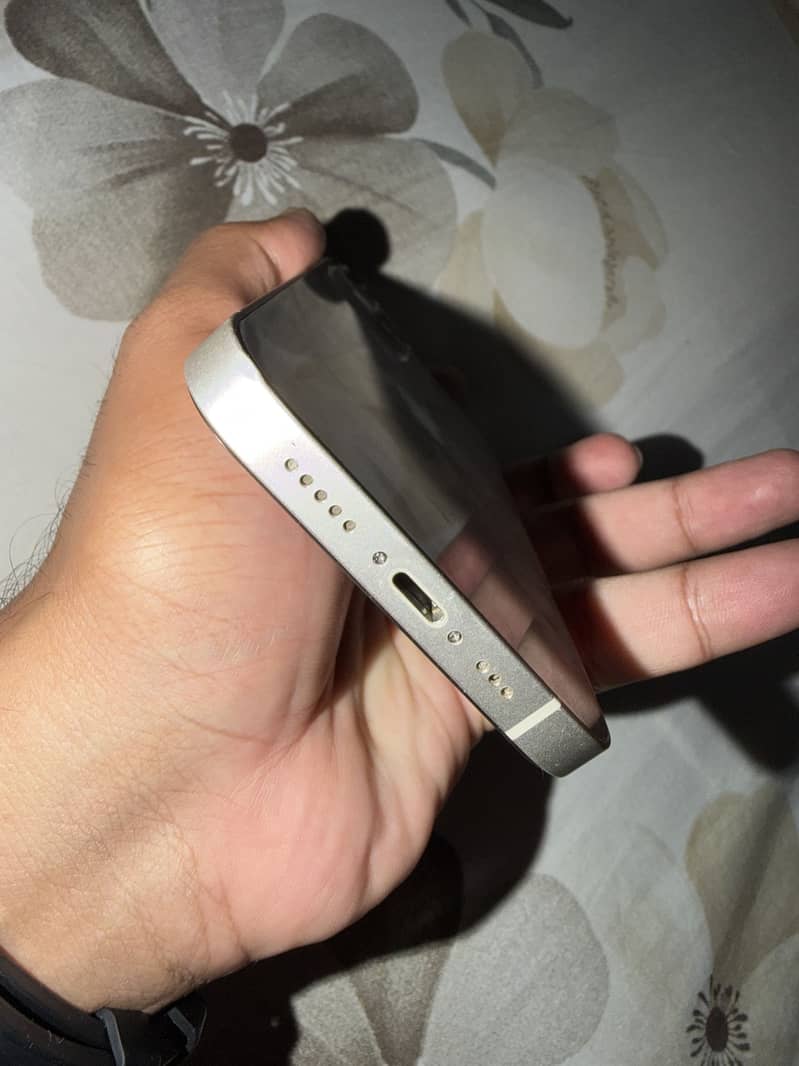 Apple iPhone 13 1