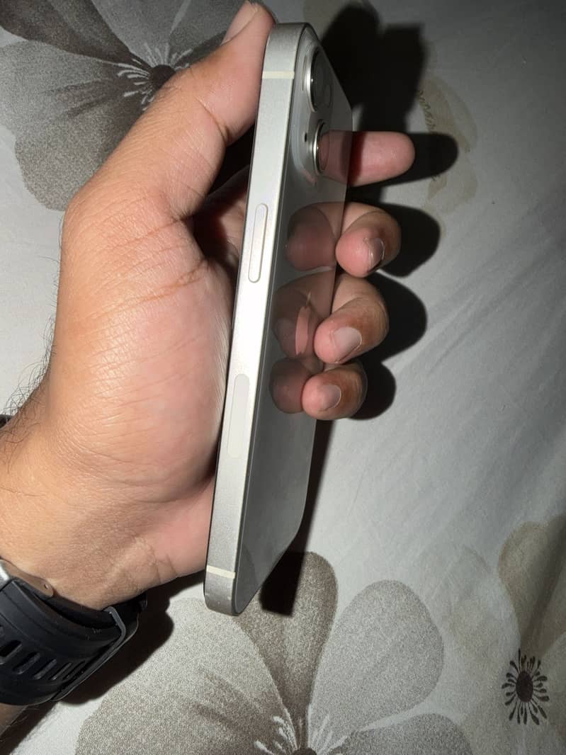 Apple iPhone 13 2