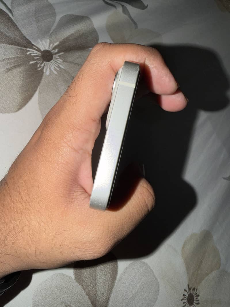 Apple iPhone 13 3