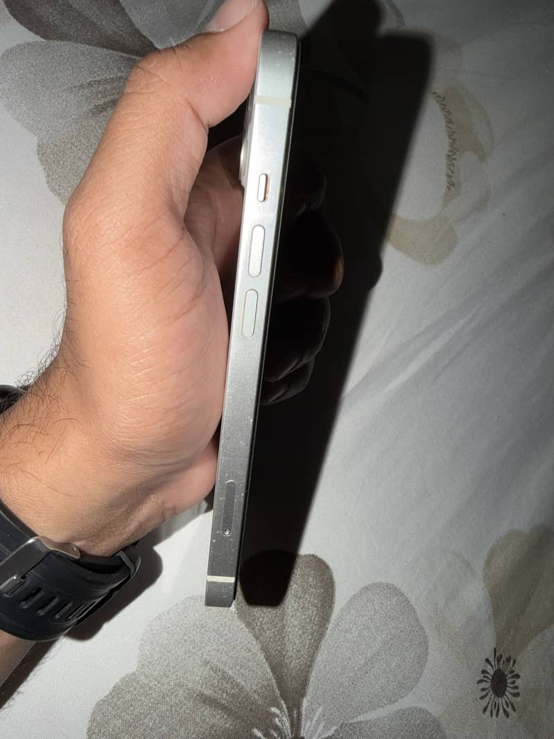 Apple iPhone 13 4