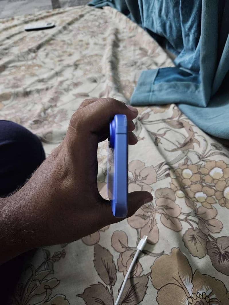 Apple iPhone 16 fu 0