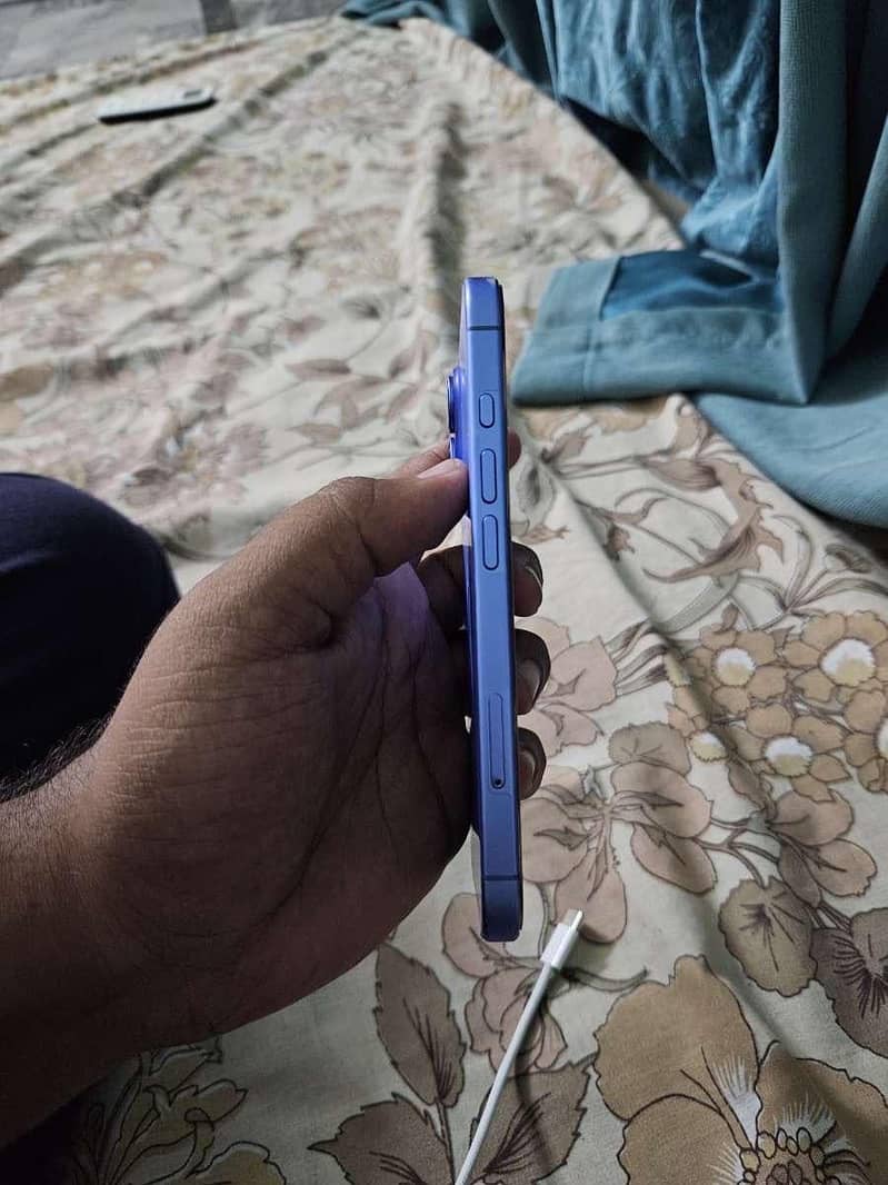 Apple iPhone 16 fu 3