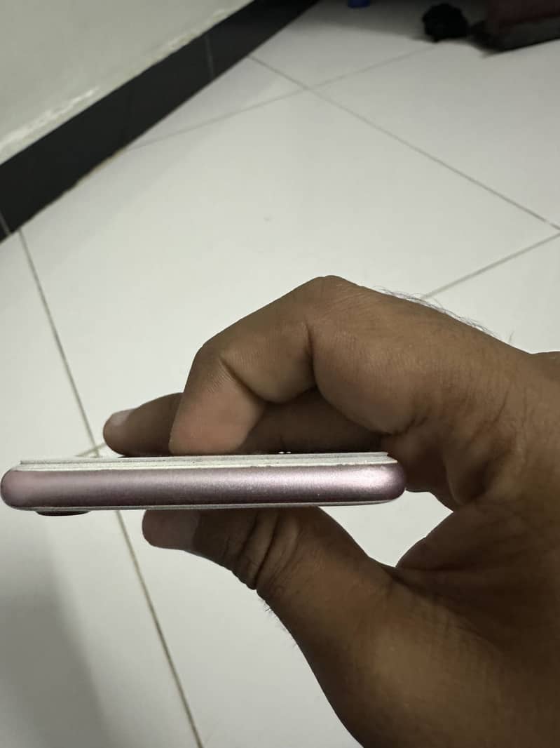 Apple iPhone 7 4