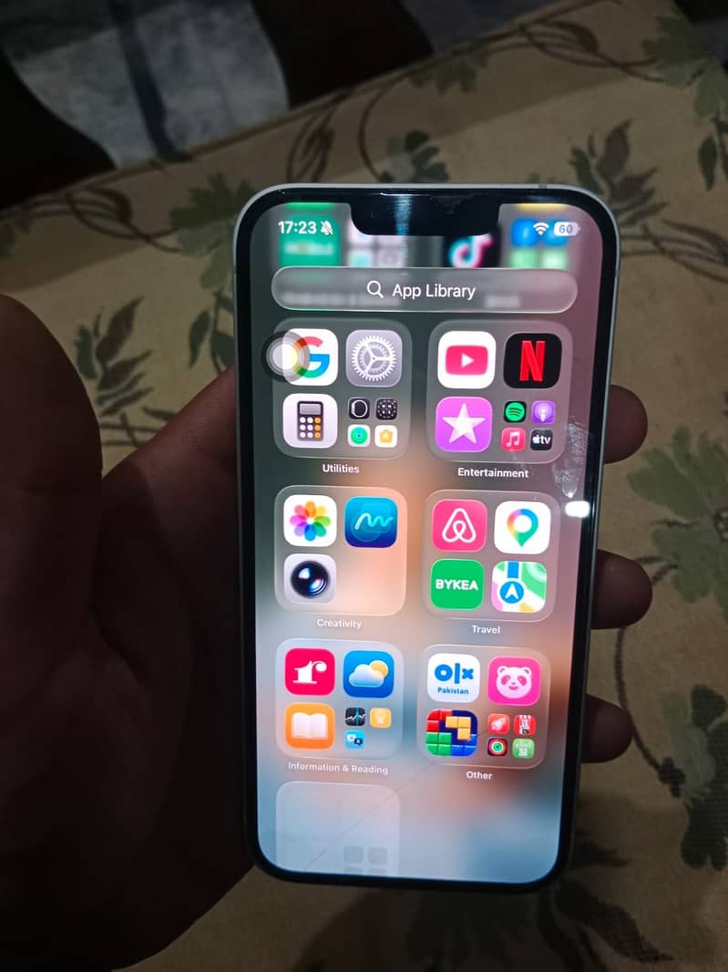 Apple iPhone 16e 1