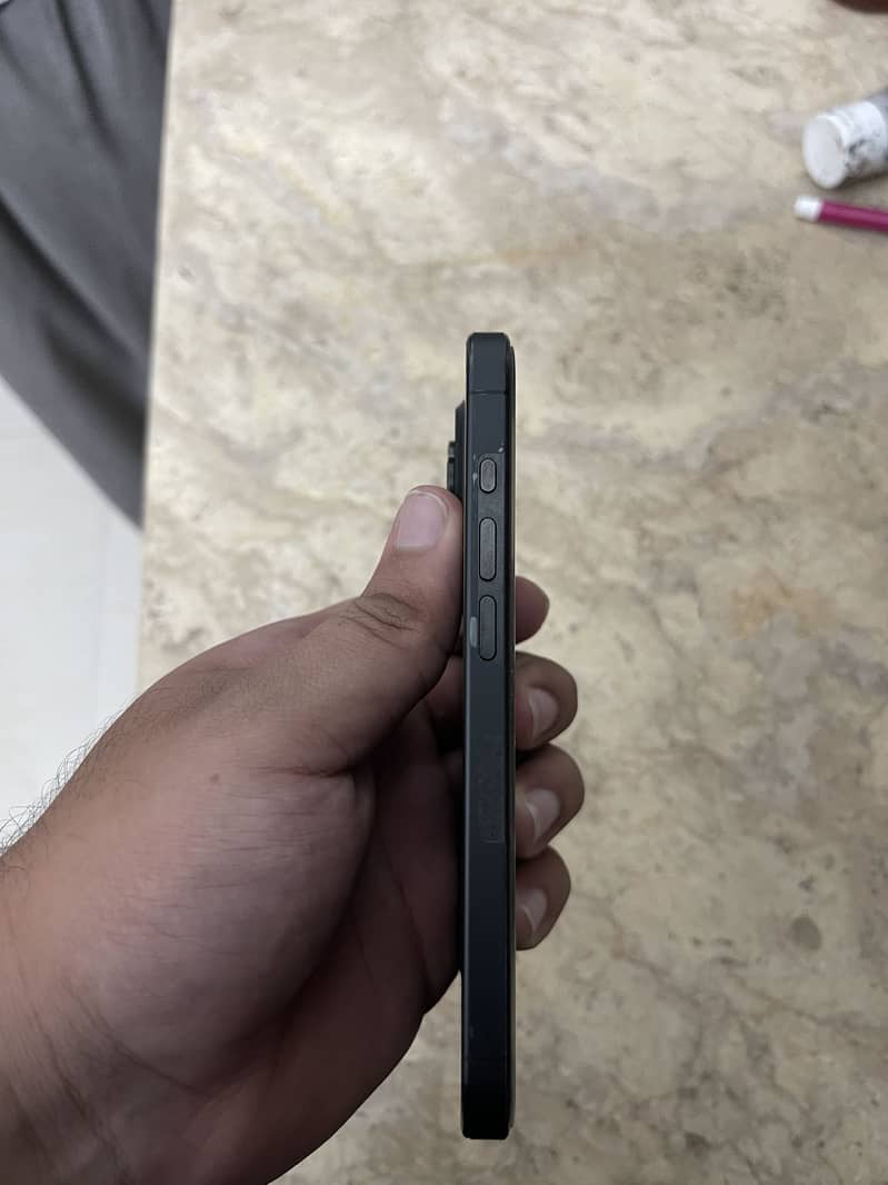 Apple iPhone 15 Pro 2