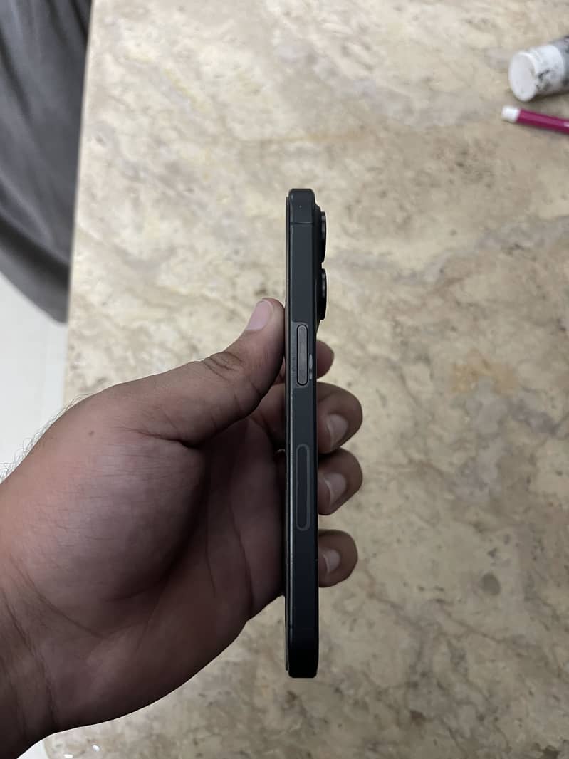 Apple iPhone 15 Pro 3