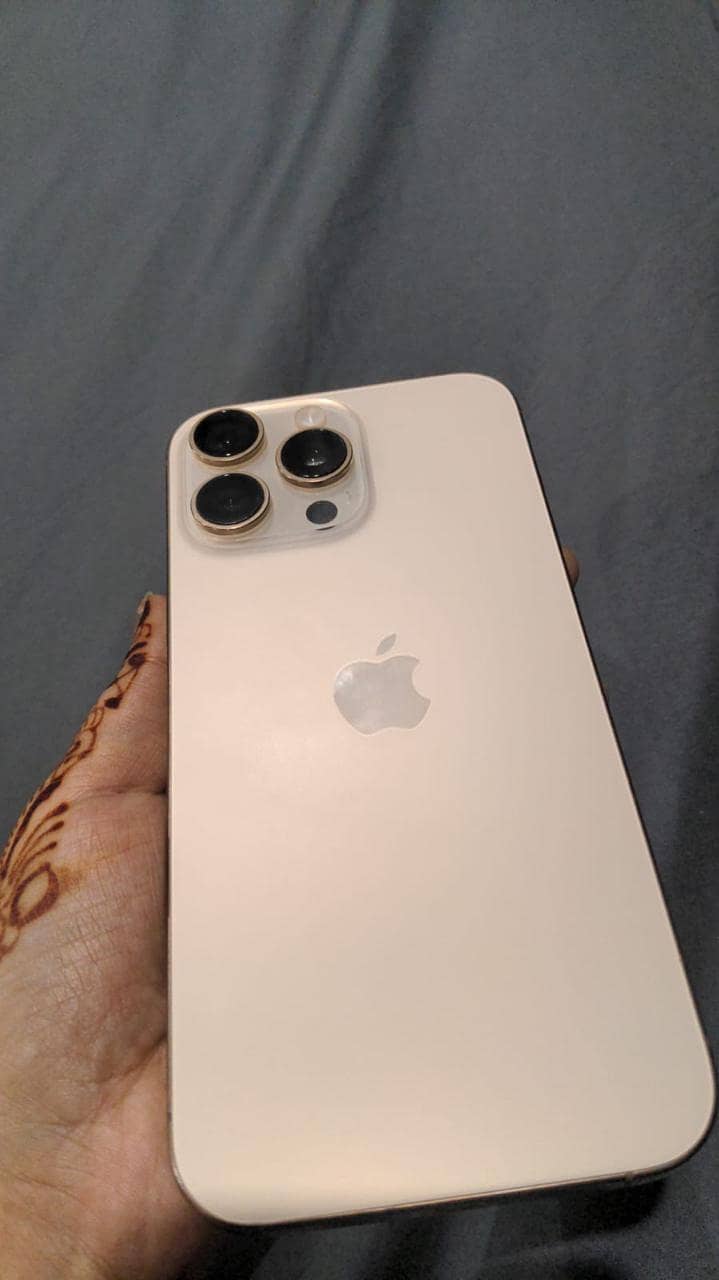 Apple iPhone 16 Pro Max 0