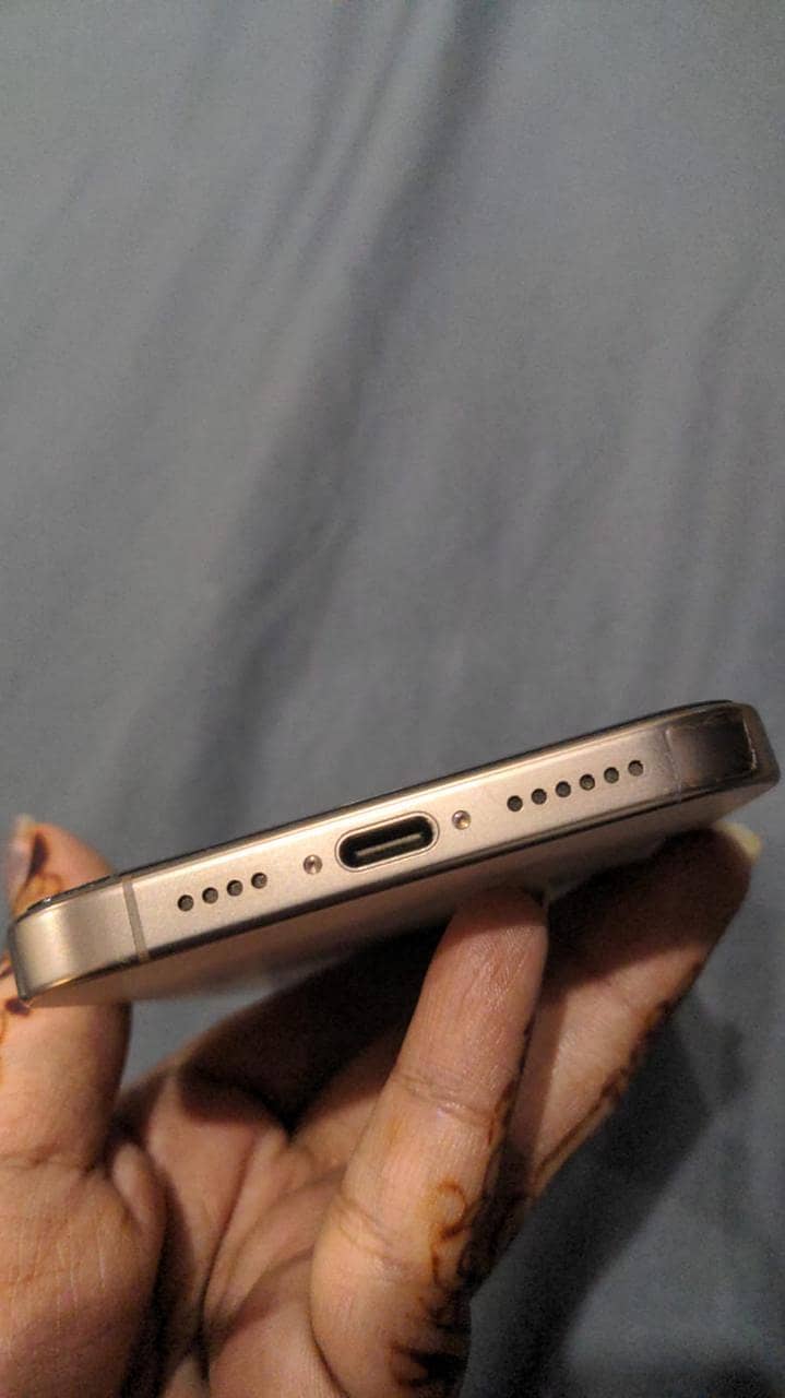 Apple iPhone 16 Pro Max 5