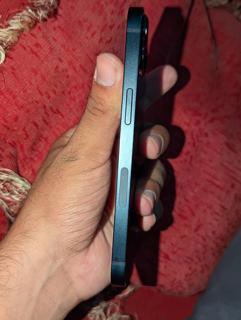 Apple iPhone 13 2