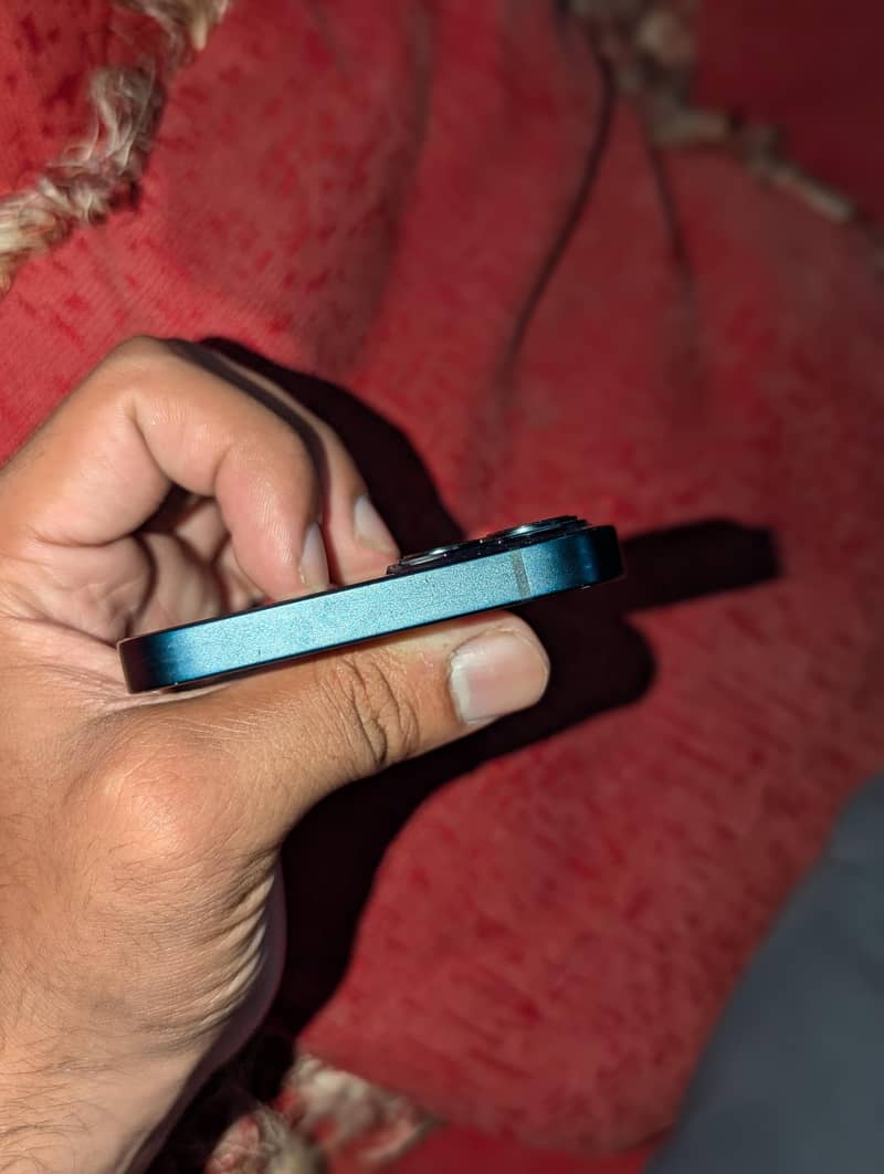 Apple iPhone 13 4