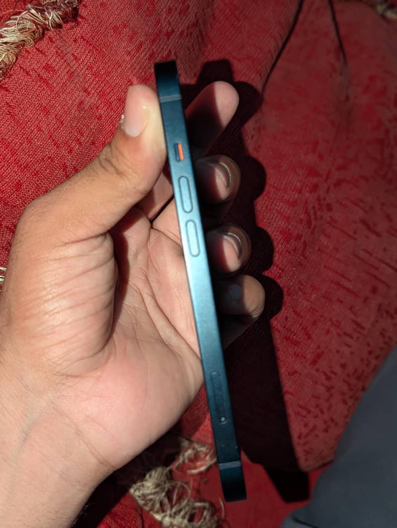 Apple iPhone 13 5