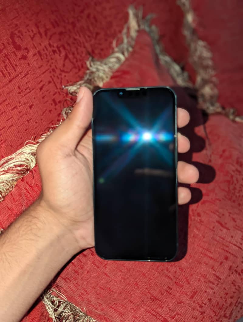Apple iPhone 13 8