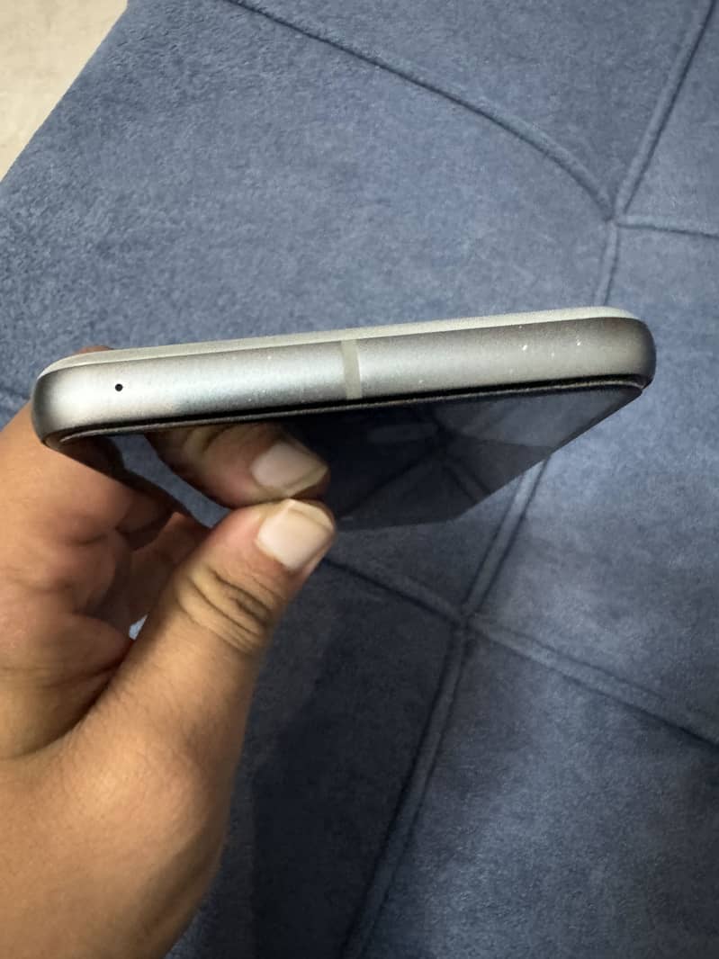 Google Pixel 8 6