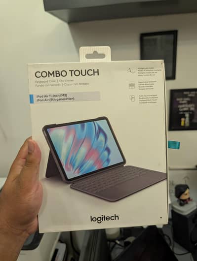 Logitech Combo Touch dor iiPad Air M1 5th Gen 11-Inch