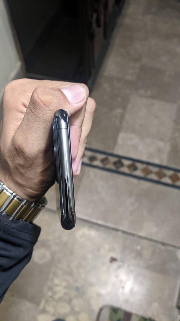 Apple iPhone 11 Pro 1