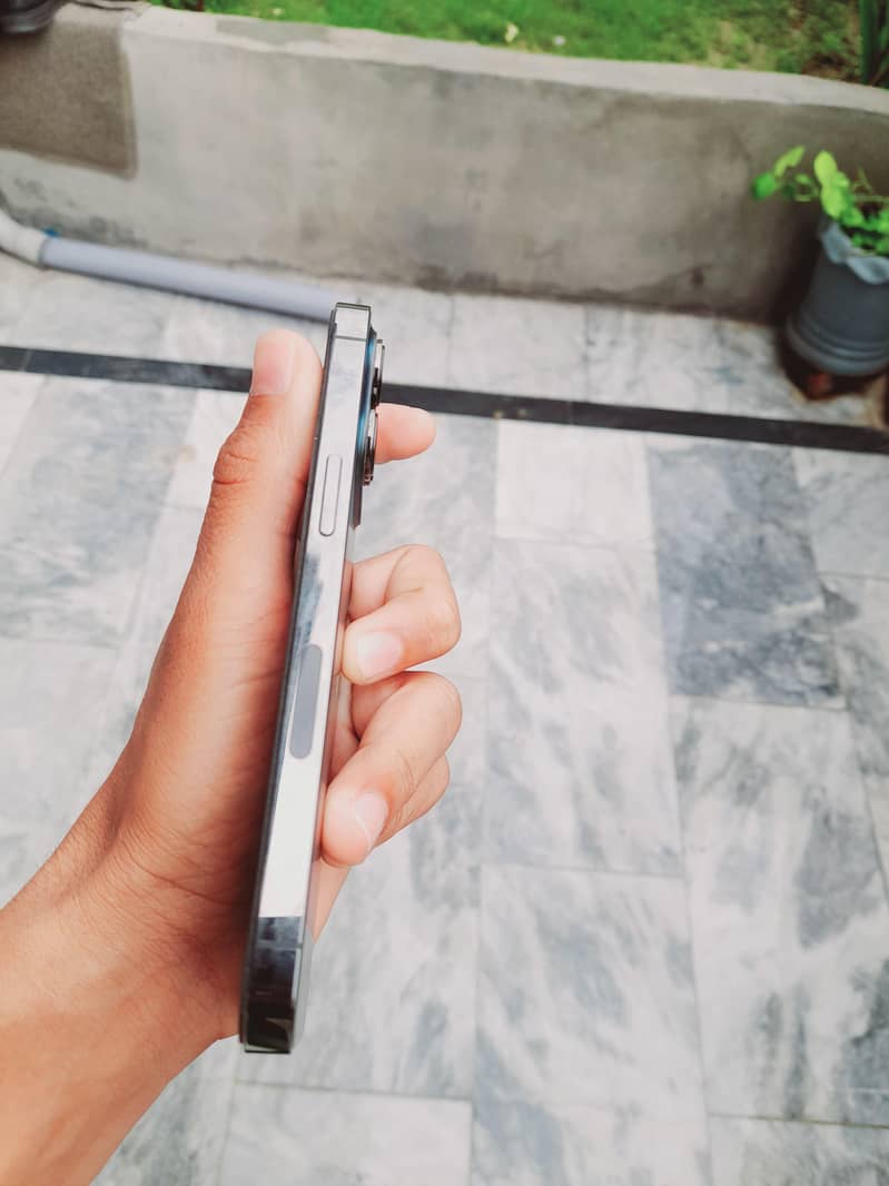 Apple iPhone 13 Pro 8