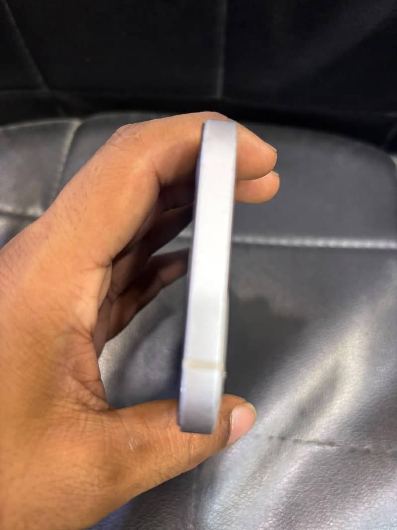 Apple iPhone 12 4