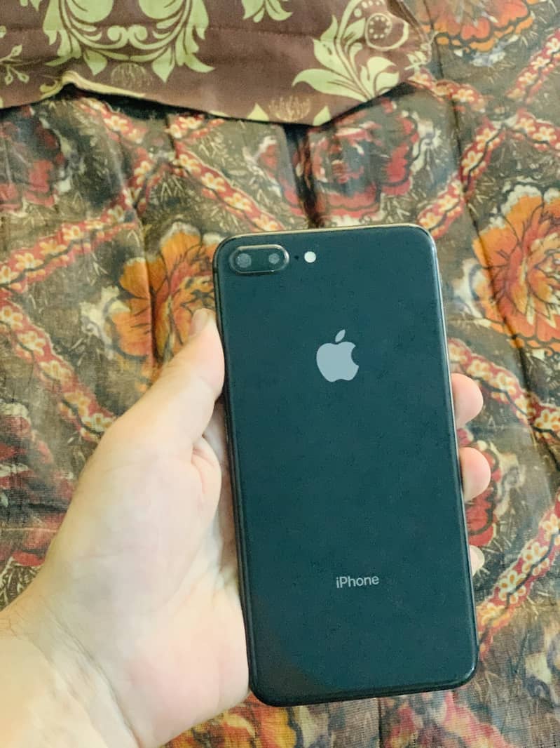 Apple iPhone 8 Plus 2