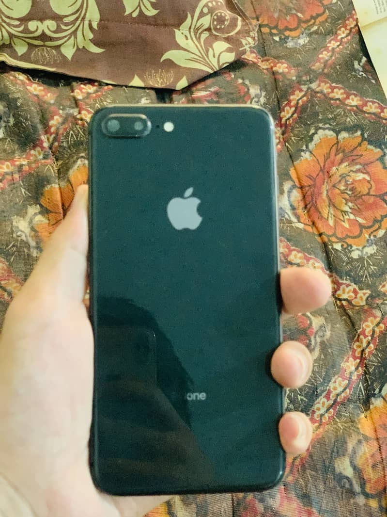 Apple iPhone 8 Plus 5
