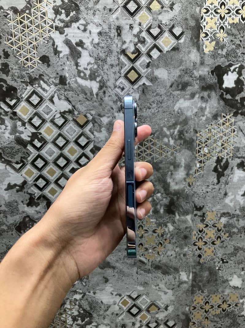 Apple iPhone 13 Pro 1