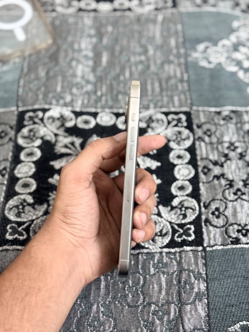 Apple iPhone 15 Pro Max 0
