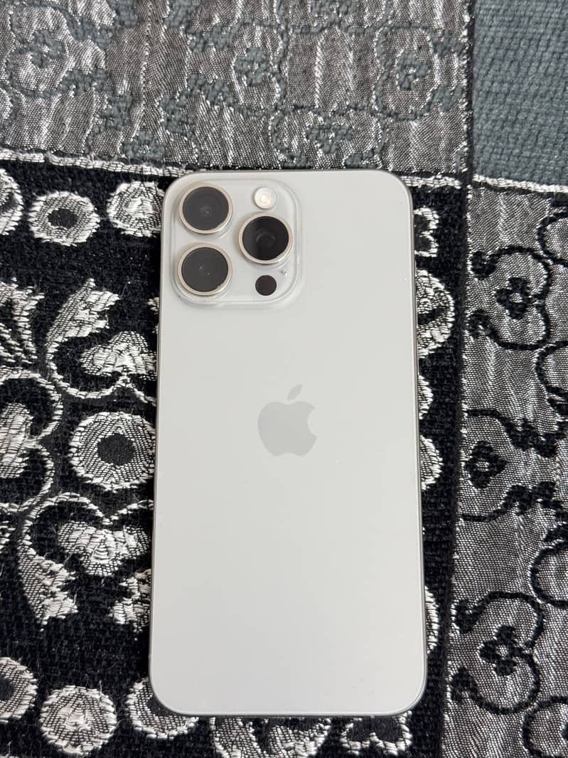 Apple iPhone 15 Pro Max 1